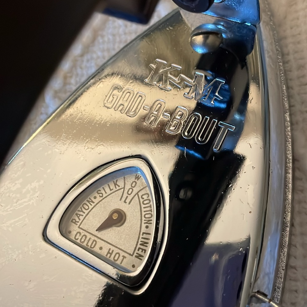 Vintage Knapp-Monarch “Gad-A-Bout” Travel Iron. - Picture 6 of 15